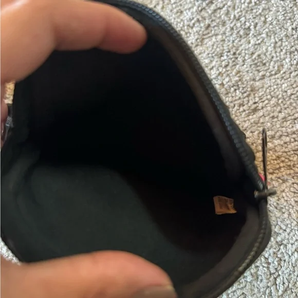 Free 🎁 Gift with purchase only!!! Fanny pack. Can not purchase separately!!) - Picture 2 of 4